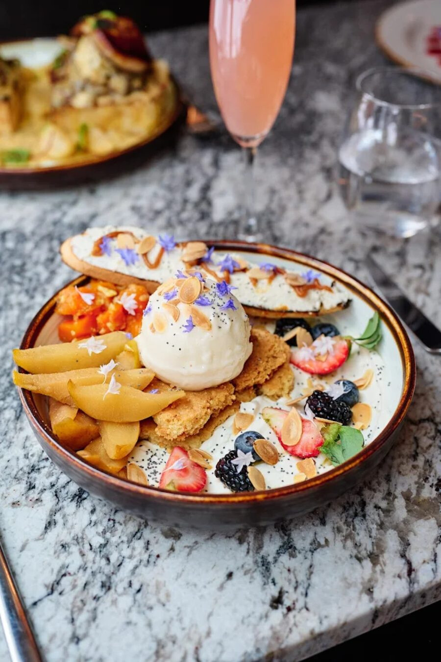 Brunch et beau temps: nos meilleures adresses pour bruncher sur une terrasse à Montréal Passé Composé Brunch