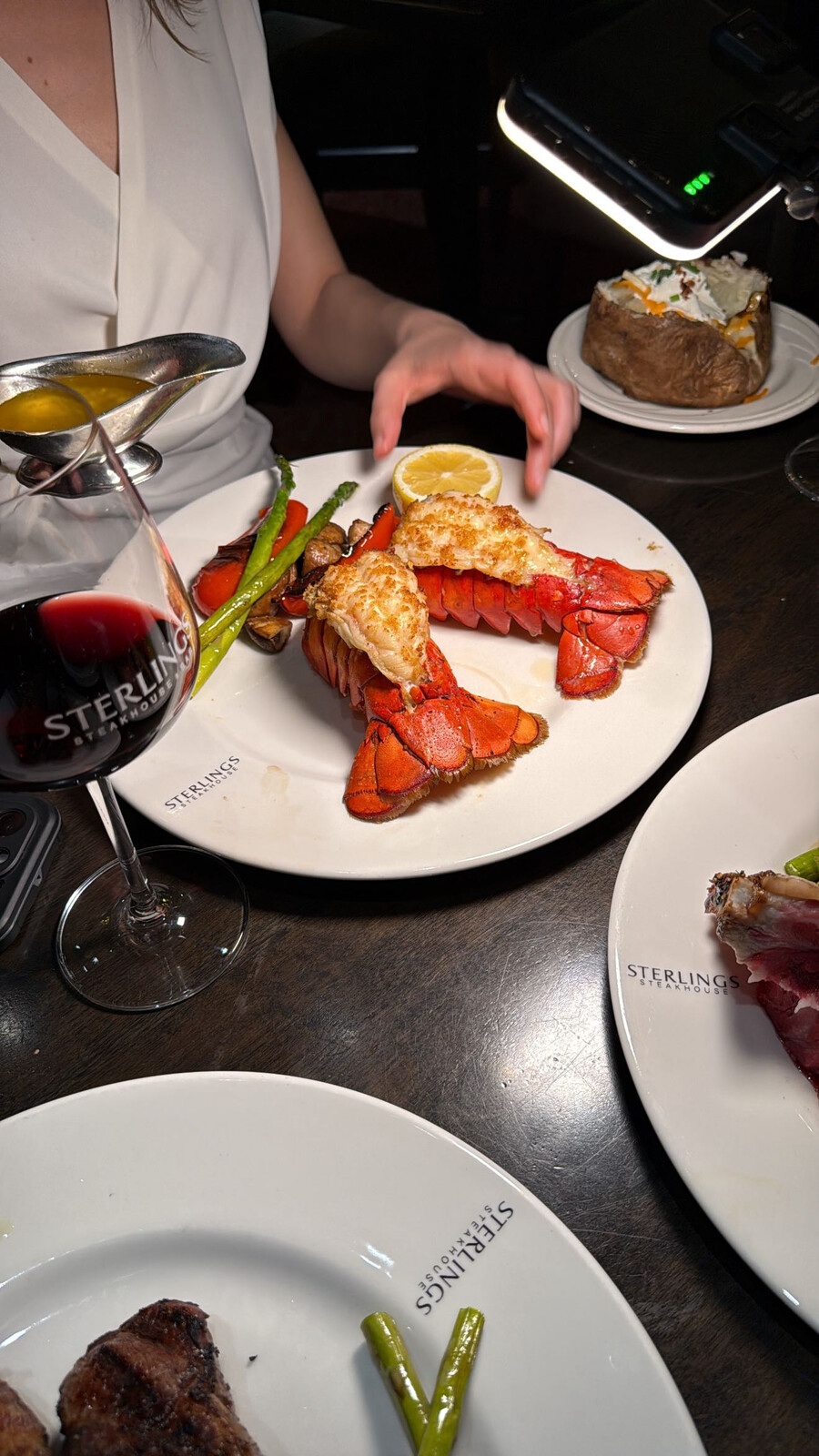 Sterlings Steakhouse - Homard Montréal Sterlings Steakhouse - Homard Montréal