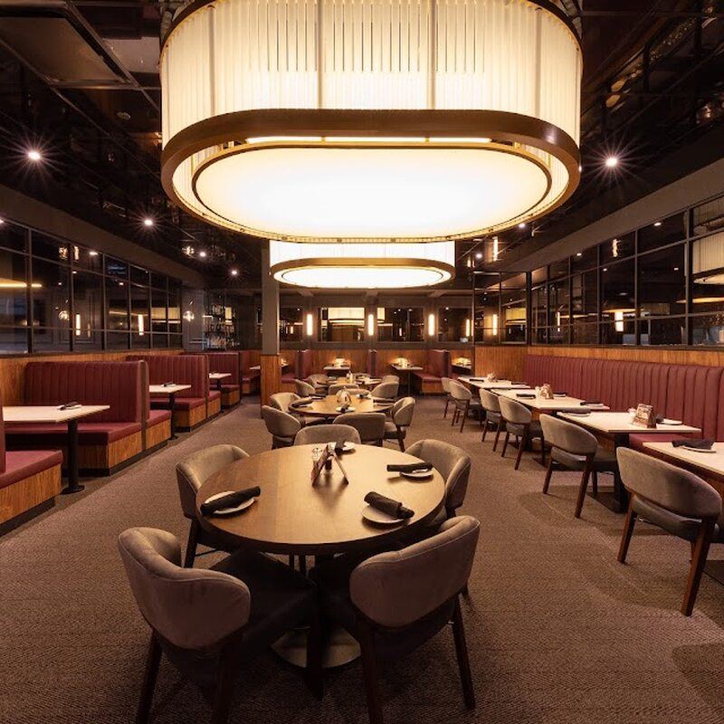B&acirc;ton Rouge Grillhouse & Bar - American, Poutine Restaurants in Montreal