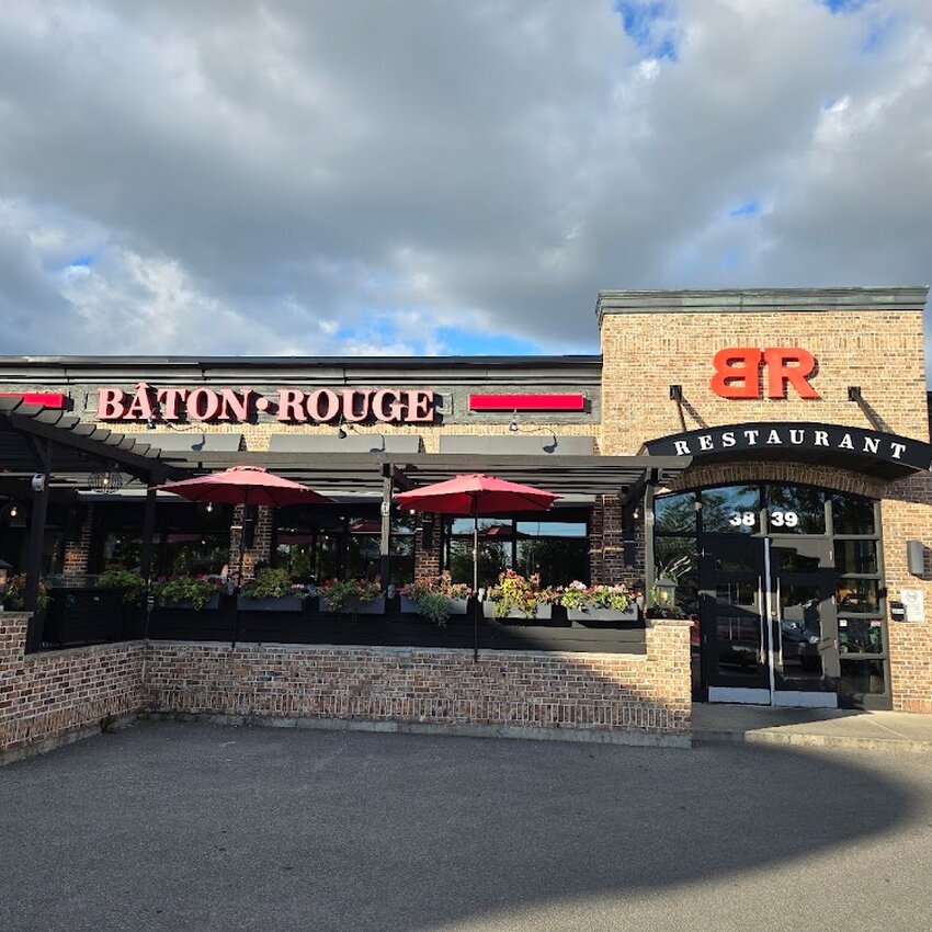 B&acirc;ton Rouge Grillhouse & Bar - Breakfast, Poutine, American, BBQ Restaurants in Dollard-des-Ormeaux