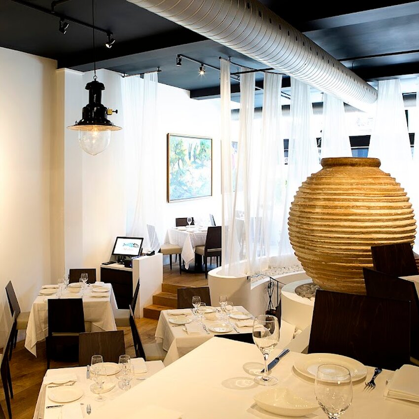 Estiatorio Milos - Montreal - Restaurants Grecs, Fish & Chips, Tunisiens pr&egrave;s de: H2V4E4