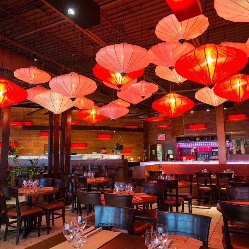 Torii Sushi Bar - Restaurants près de: H7S2J7