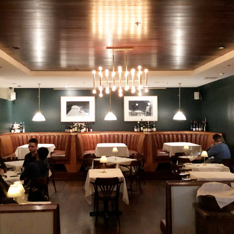 Taverne Sur Le Square - Restaurants de Montréal