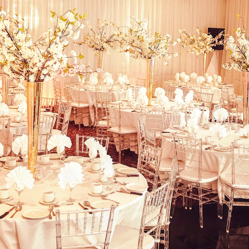 Salle de r&eacute;ception La Sir&egrave;ne - Restaurants pr&egrave;s de: H7G2V8