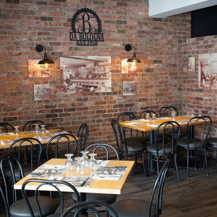 Da Bologna Pizzeria -  Restaurants Near: H7C1N4