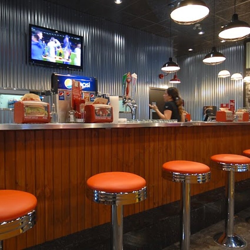 Dilallo Burger Original 1929 - Poutine, Bakeries, Tea, Bubble Tea Restaurants Near: H4E3H5