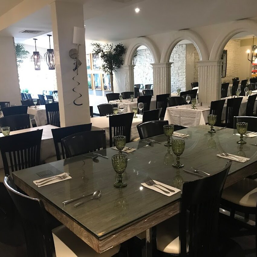 Le Vieux Four - Restaurants Livraison, Commande en ligne pr&egrave;s de: H7E2C9