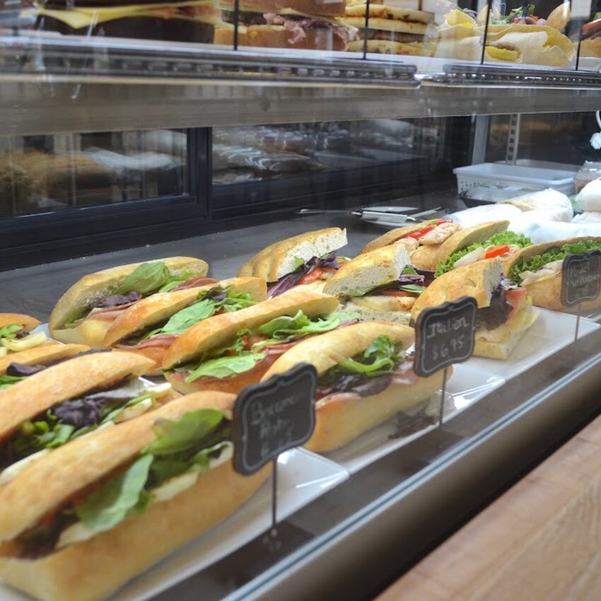 Milton B - Caf&eacute;t&eacute;ria urbaine - Restaurants pr&egrave;s de: H2V4H2