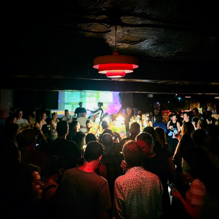 VV Taverna - Restaurants pr&egrave;s de: H2S1S8