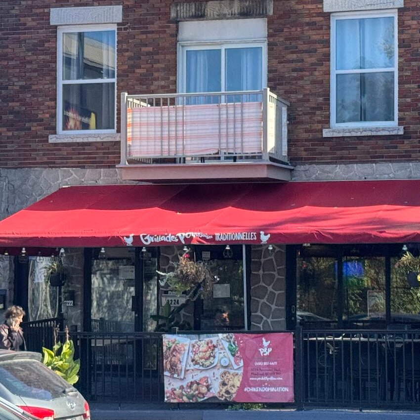 Poulet 3 Pattes - Poutine, Casse-Croute/Snack Bars Restaurants Near: H2E1C8