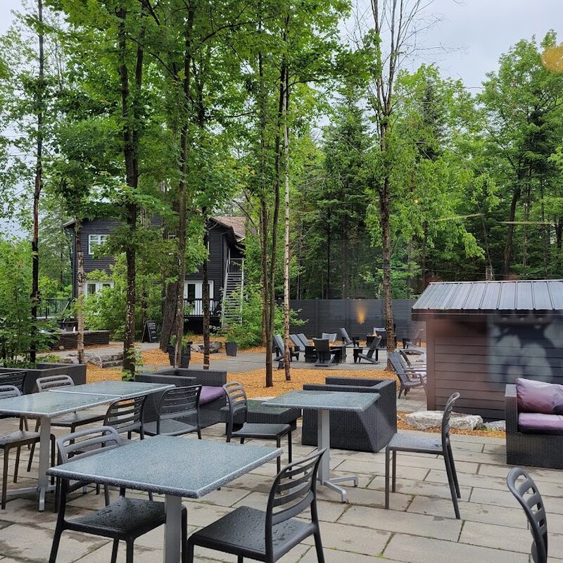 Sibéria Café - BBQ, Grill, Burgers, Rotisseries, Salads Restaurants in Quebec