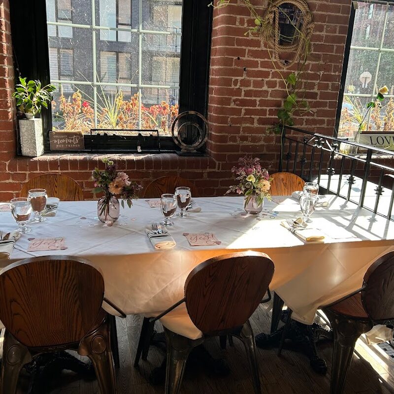 Le Petit Italien - Restaurants in Montreal