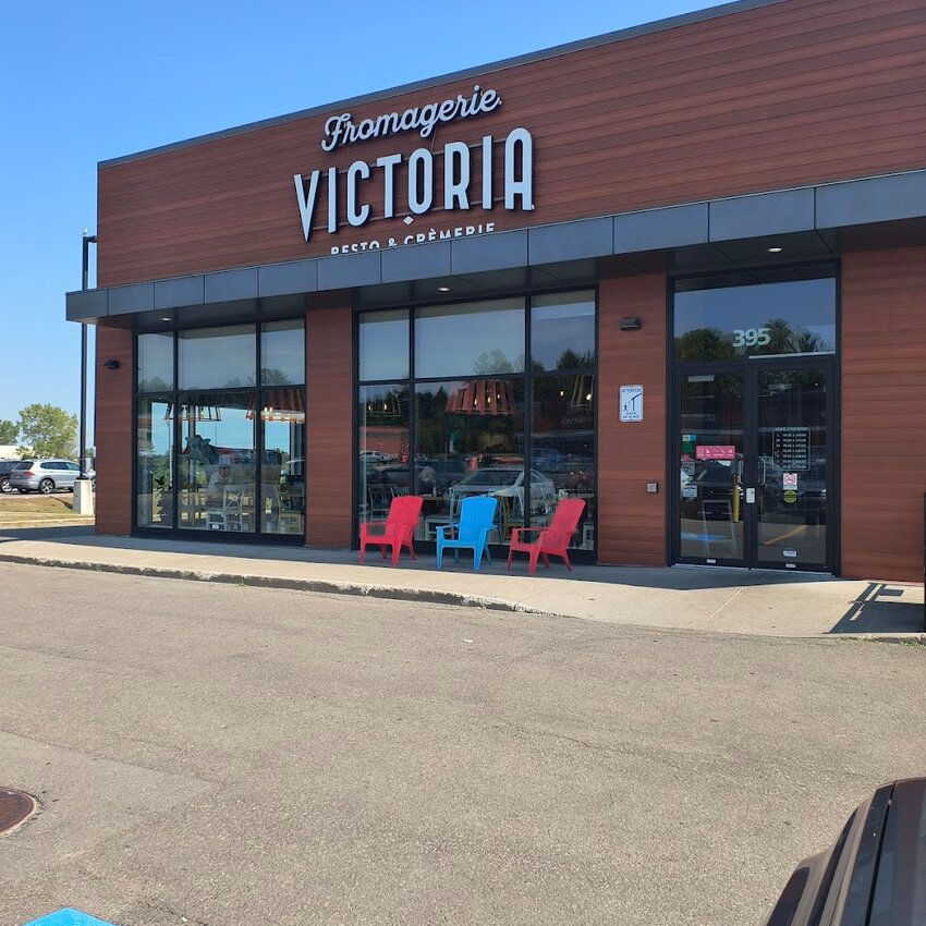 Fromagerie Victoria St-Jérôme - BBQ, Poutine Restaurants in Saint-Jérôme
