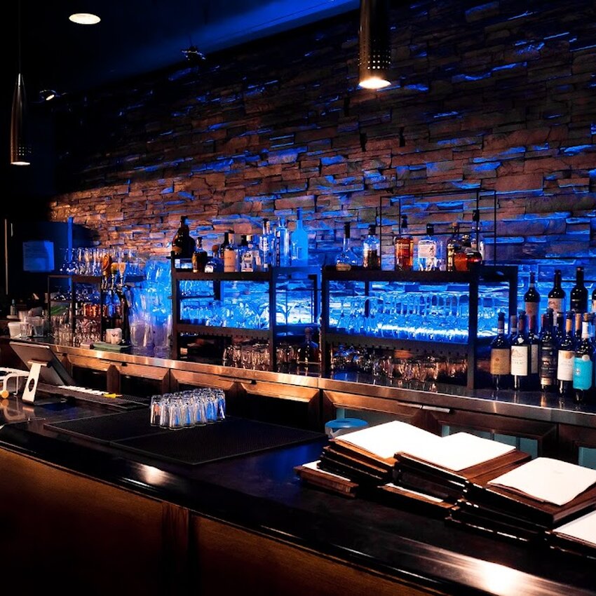 MajesTh&eacute; Bistro Bar - Middle Eastern, Bubble Tea, Turkish Restaurants Near: H2V4E4