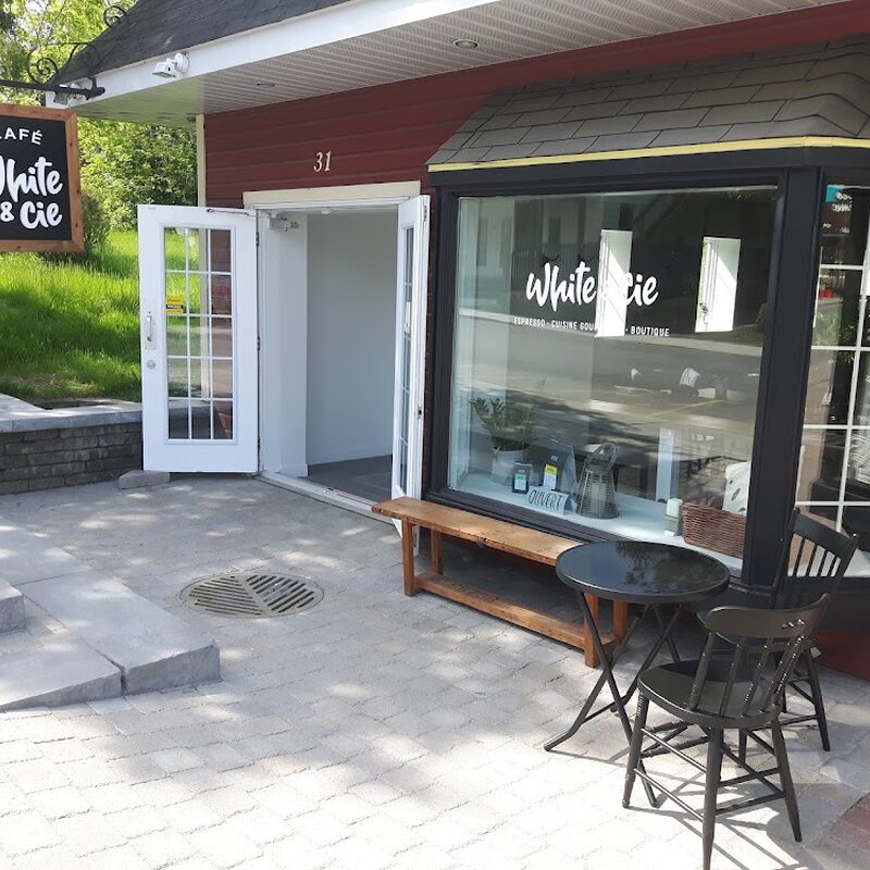Café White Et Compagnie - Cafés in Saint-Sauveur