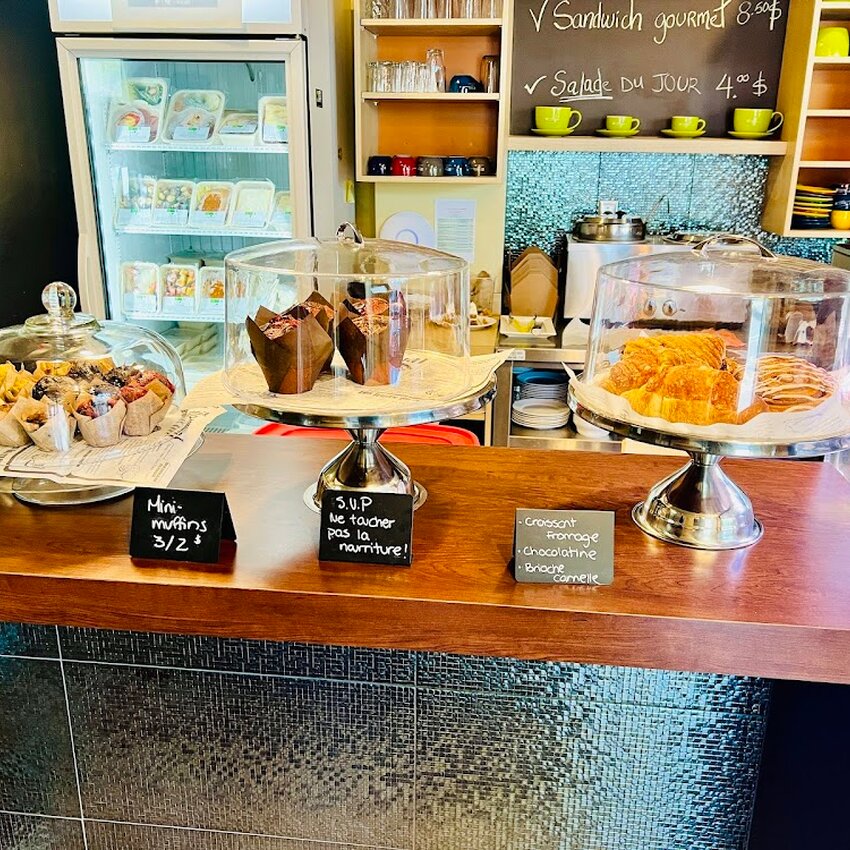 Café Concorde - Cafés, Poutine, Tea Restaurants in Laval