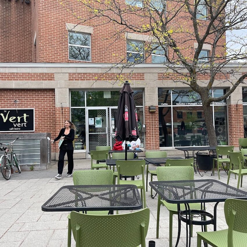Vert Vert Café Bistro - Restaurants près de: J7Z5C2