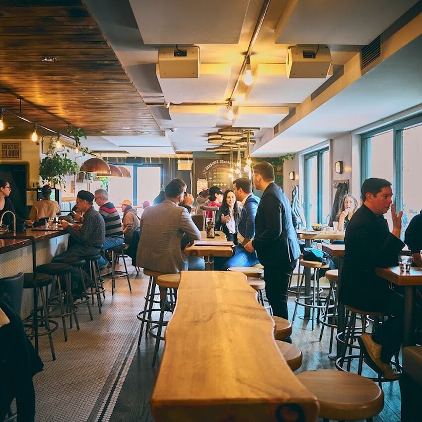 Pub Pit Caribou Montr&eacute;al - Pubs, Great selection of beers Restaurants Near: H2V4E4