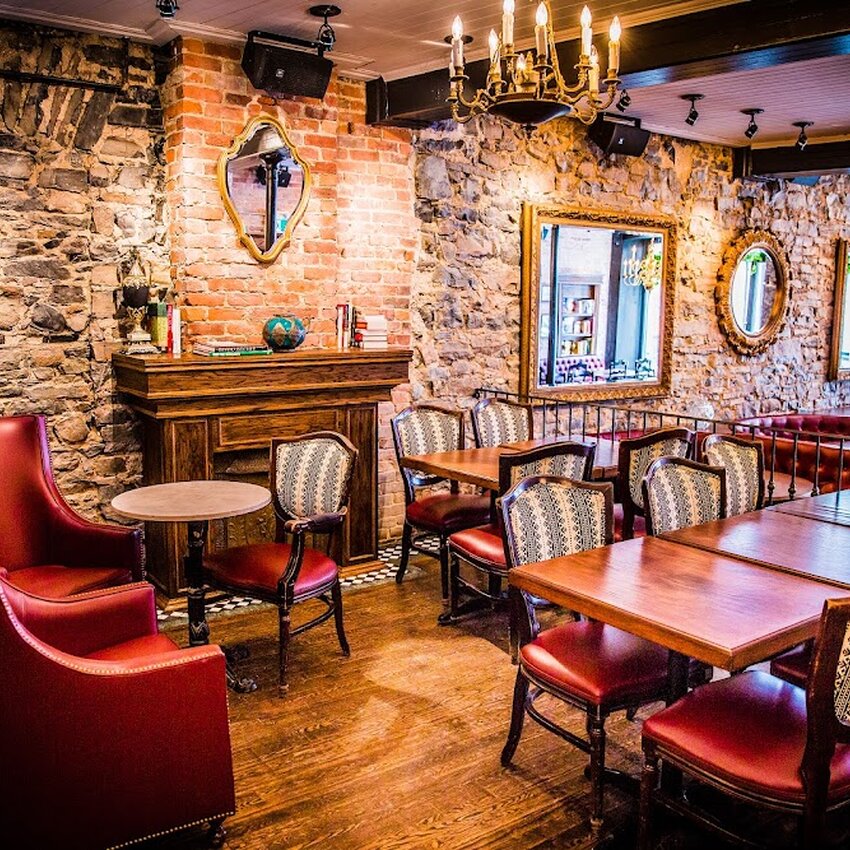 Pub Wolf & Workman - Restaurants pr&egrave;s de: H2Y1C8