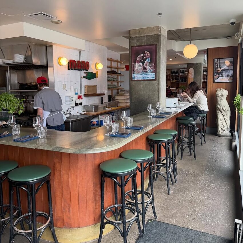 Mano Cornuto Restaurant