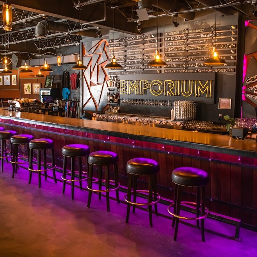 Emporium Microbrasserie - Restaurants Terrasses près de: G2J1A9