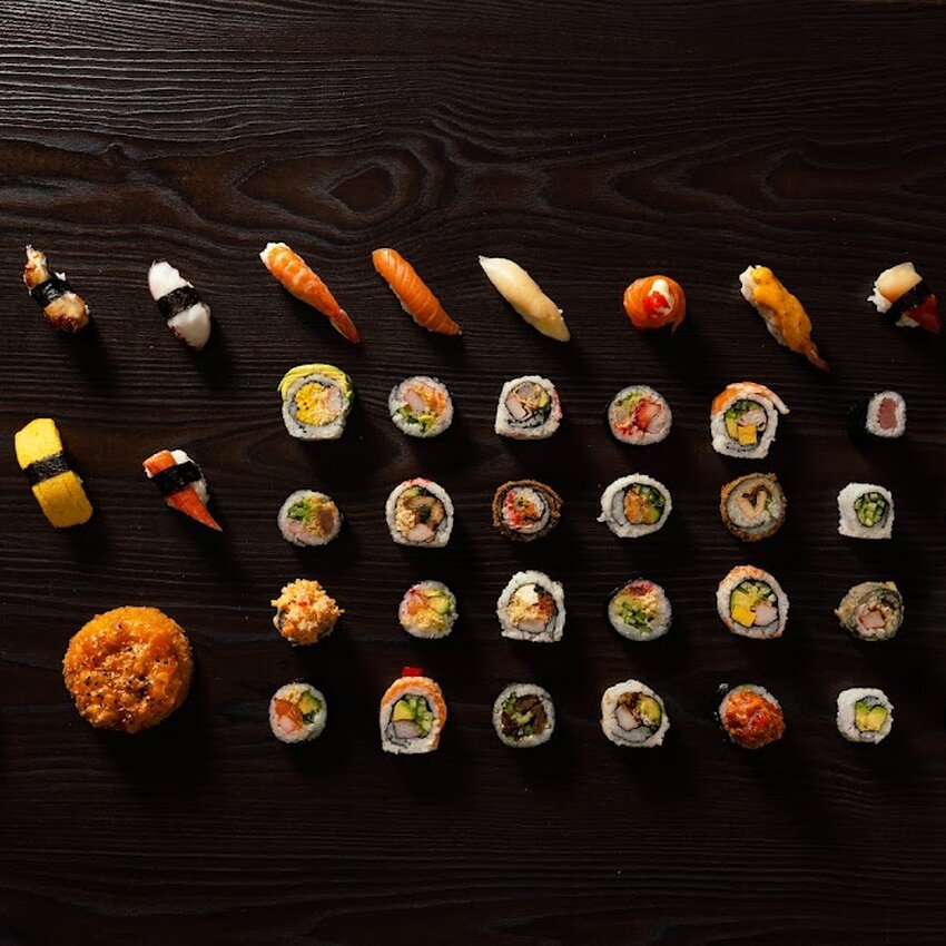 Hanami SUSHI & WOK - Restaurants pr&egrave;s de: H9H4M2