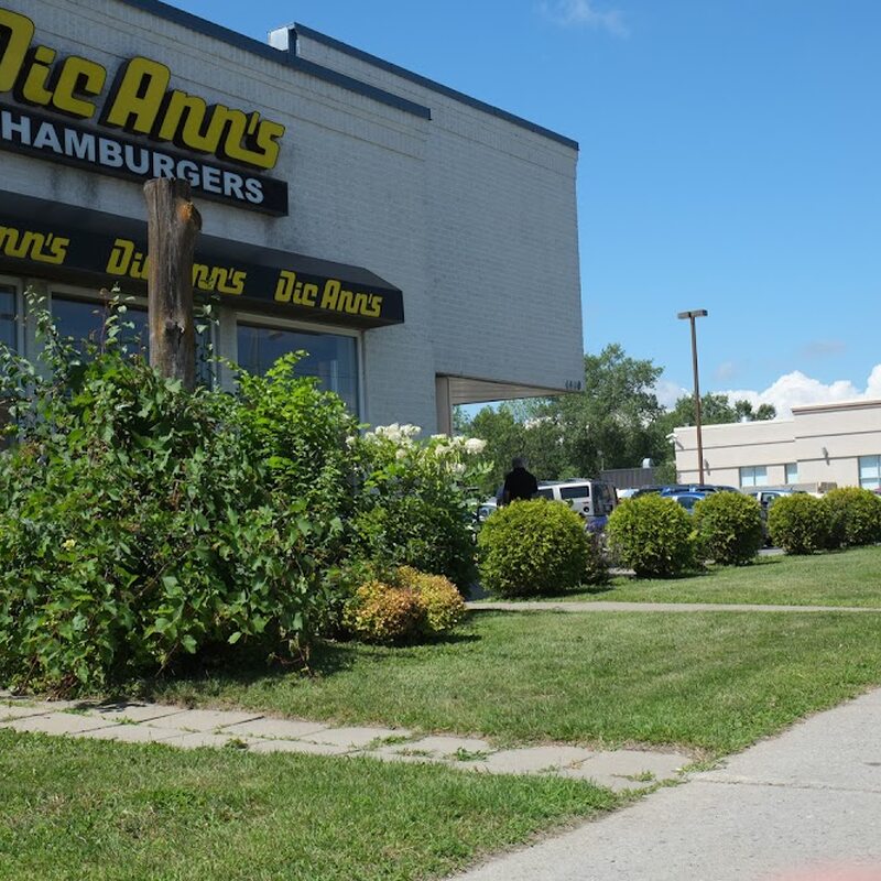 Dic Ann's Hamburgers - International, Poutine Restaurants in Vimont