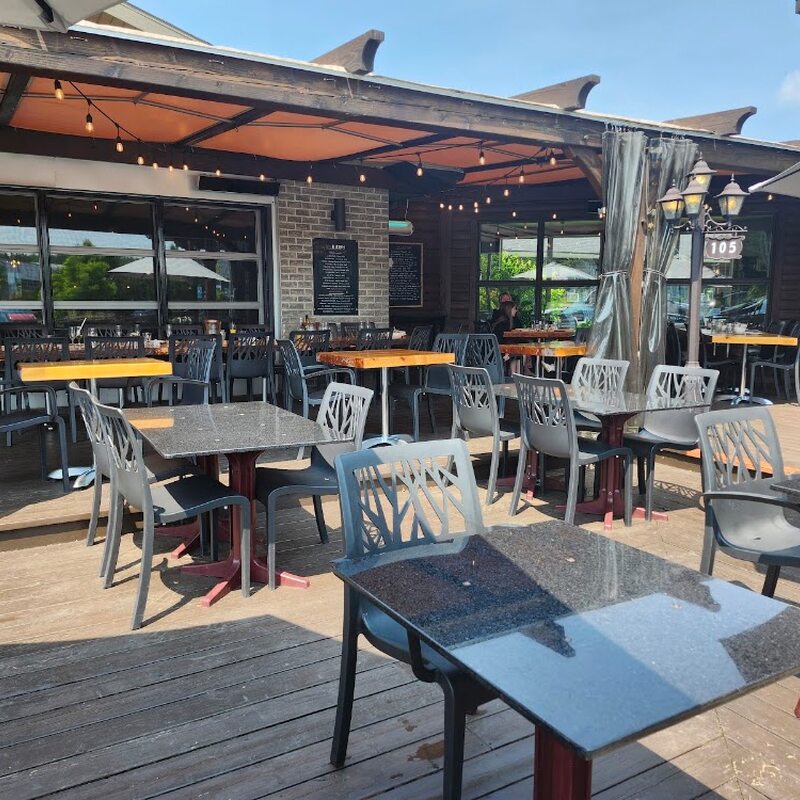 Roquemont - Restaurant & Microbrasserie - Grill, Italian, Pizza, Salads, Pasta Restaurants in Quebec