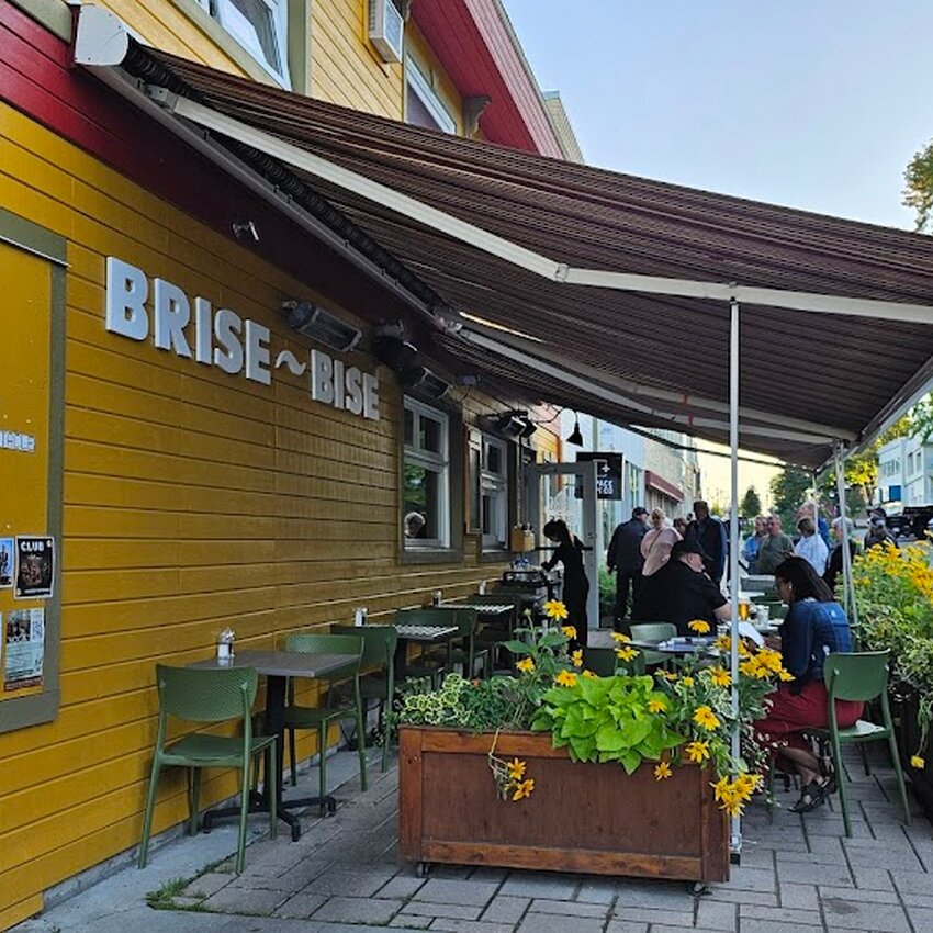 Bistro-Bar Le Brise Bise - Restaurants Grillades, Steakhouses Livraison de la Gaspésie
