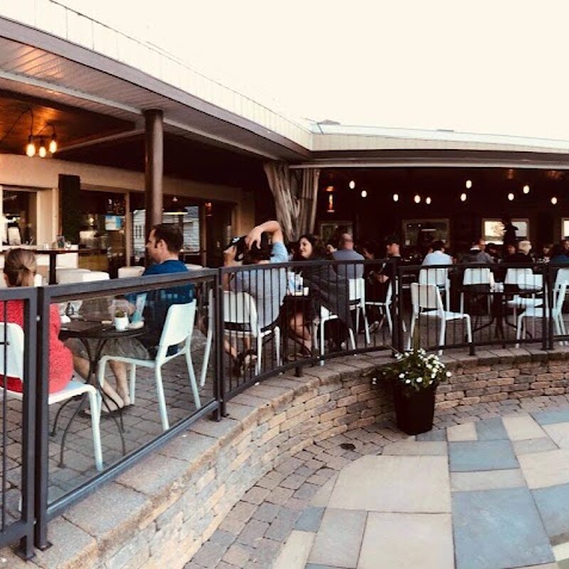 Resto de la Marina St-Tropez - Restaurants de Montréal
