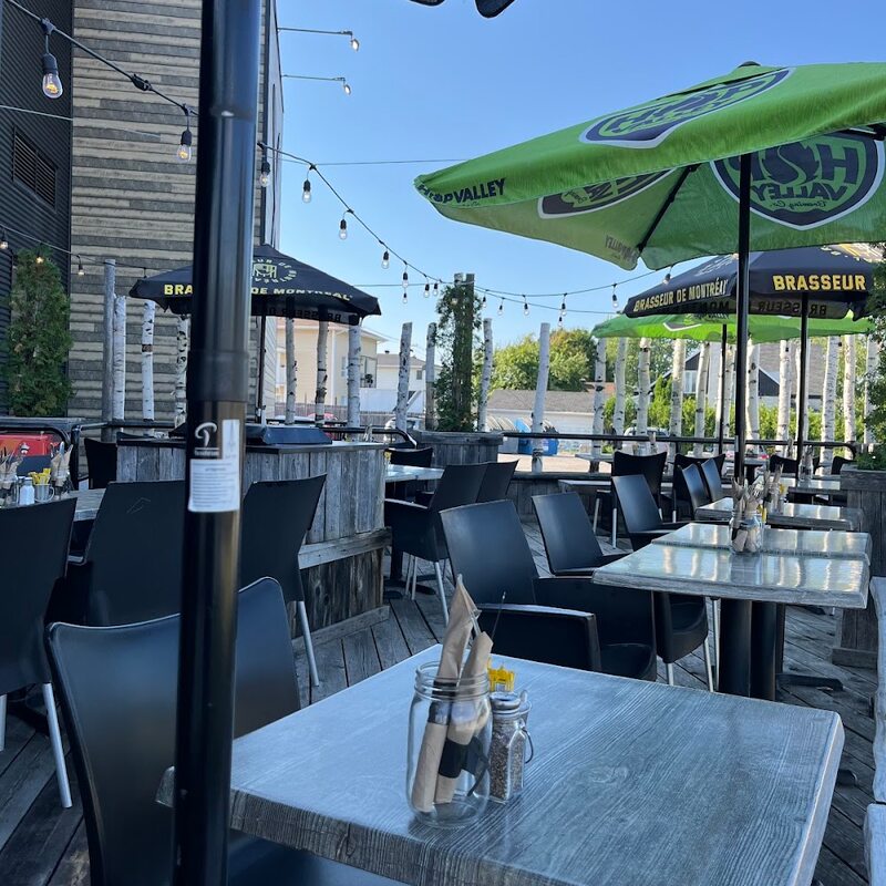 Le Draveur Cookerie & Bar - Restaurants Barbecue-BBQs, Grillades, Burgers, Rôtisseries, Salades de Québec