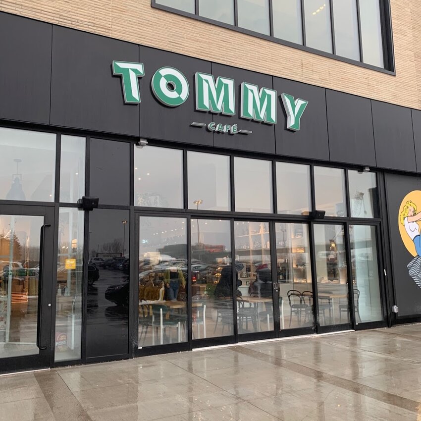 Tommy Caf&eacute; - Restaurants Brunch pr&egrave;s de: H9H2A7