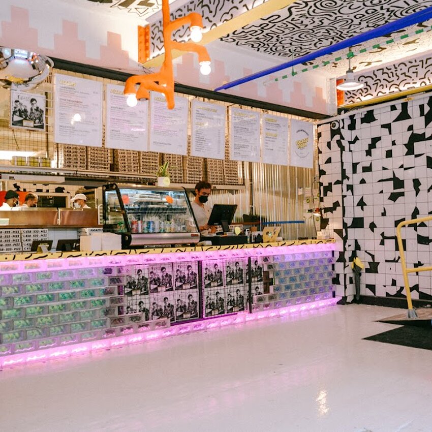 Fugazzi Pizza Presto - Restaurants Chinois, Pizza pr&egrave;s de: H2V4E7