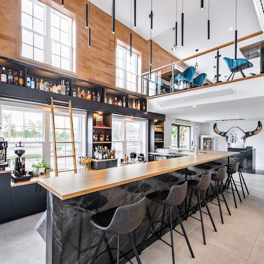 La Grange bar &agrave; vin - Restaurants pr&egrave;s de: J3B6X3