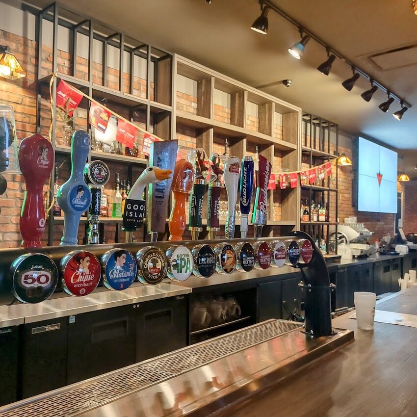 Brasserie Le Manoir NDG -  Restaurants Near: H4A1Y2