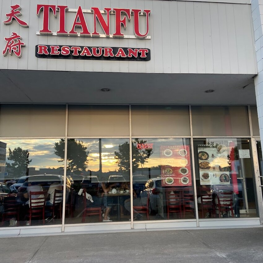 Tian Fu - Restaurants près de: J4Y1A3