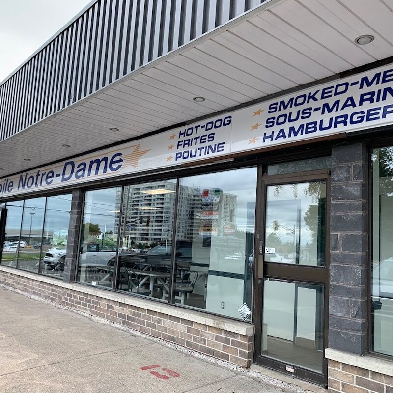 Restaurant L'Etoile Notre-Dame - Poutine, BBQ, Steakhouses Restaurants in Repentigny