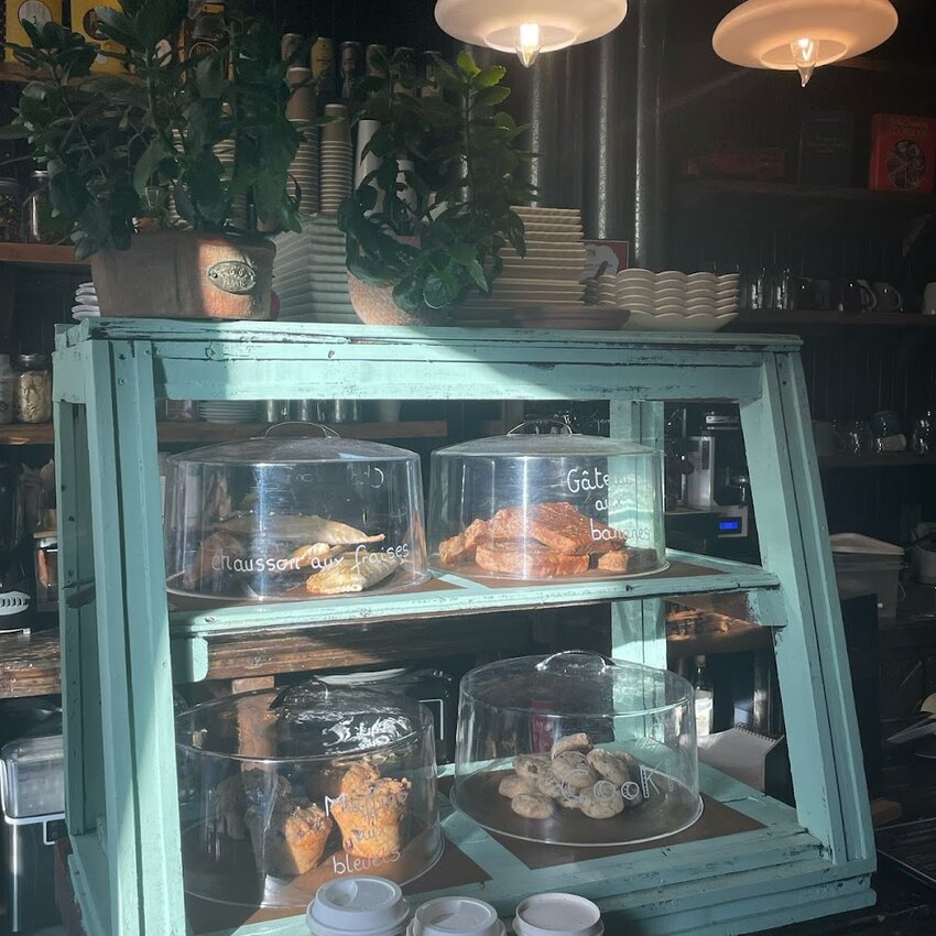 Saint JJH & Caf&eacute; - Restaurants D&eacute;jeuners Brunch pr&egrave;s de: H4E1X9