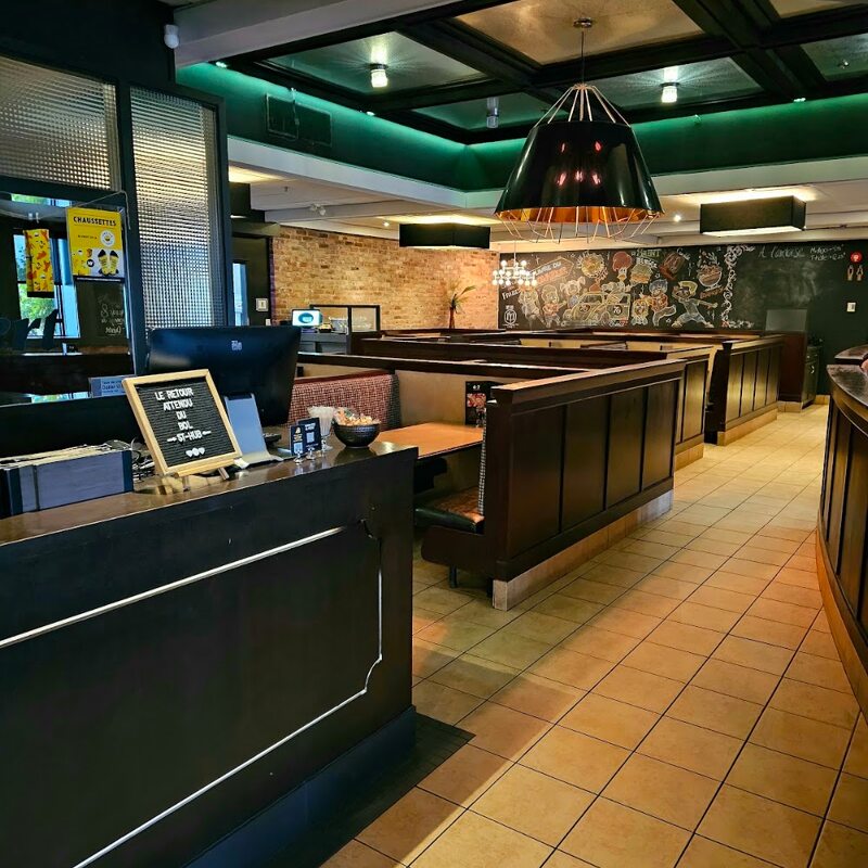 Rôtisserie St-Hubert Restaurant