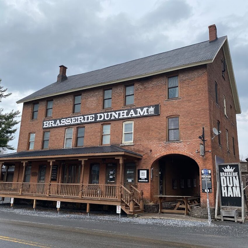 Brasserie Dunham - Eastern Townships Poutine