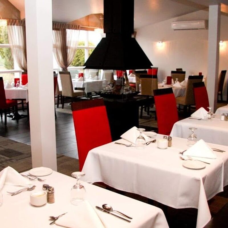 Restaurant L'Espadon - BBQ, Grill, Burgers, Rotisseries, Salads Restaurants in Quebec