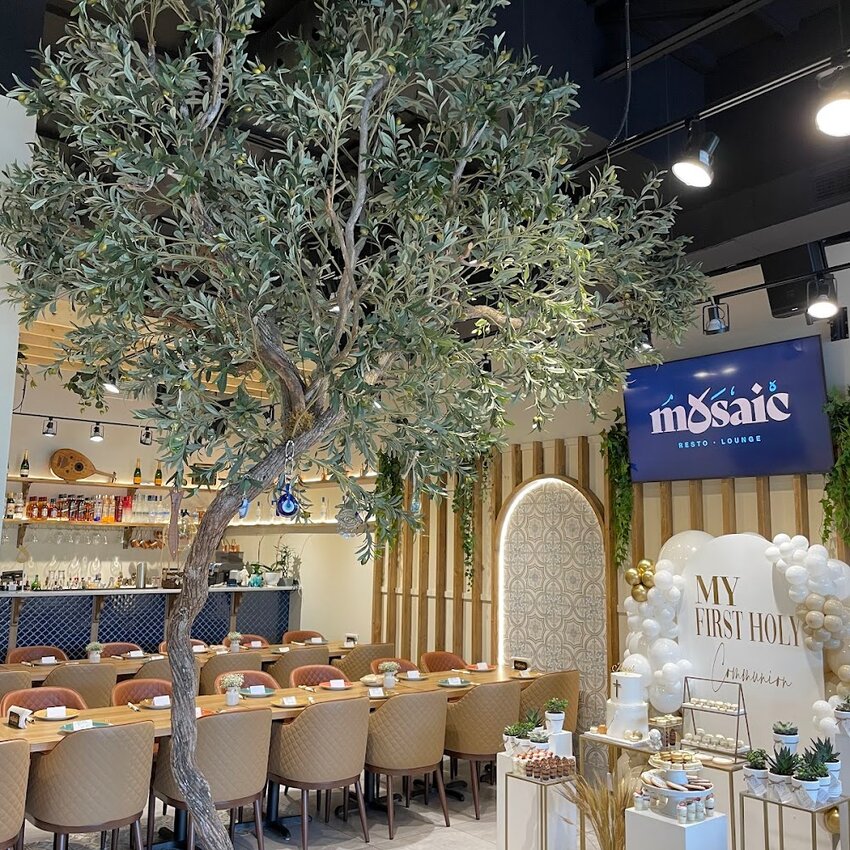 Mosaic Resto Lounge - Restaurants pr&egrave;s de: H4M1P1