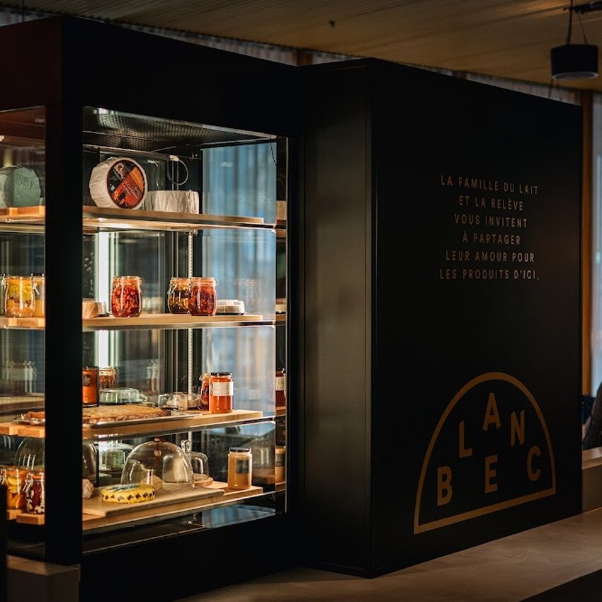 Bar Blanc Bec - Restaurants Du Terroir, Canadiens, Bor&eacute;als pr&egrave;s de: H2V4E4