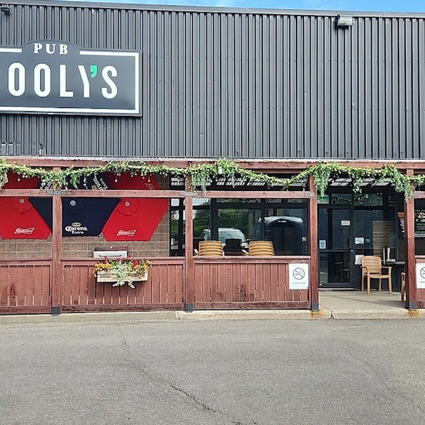 Dooly's - Chicken Wings, Poutine, Bubble Tea Restaurants in Quebec