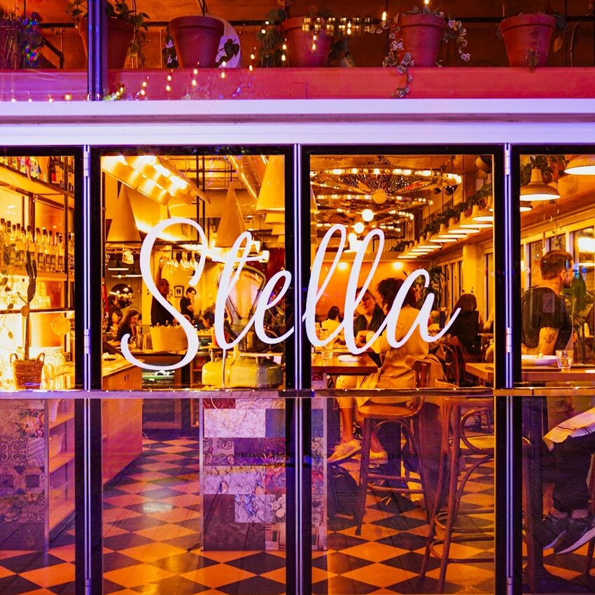 Stella Brasserie italienne - Restaurants près de: H3B4A5