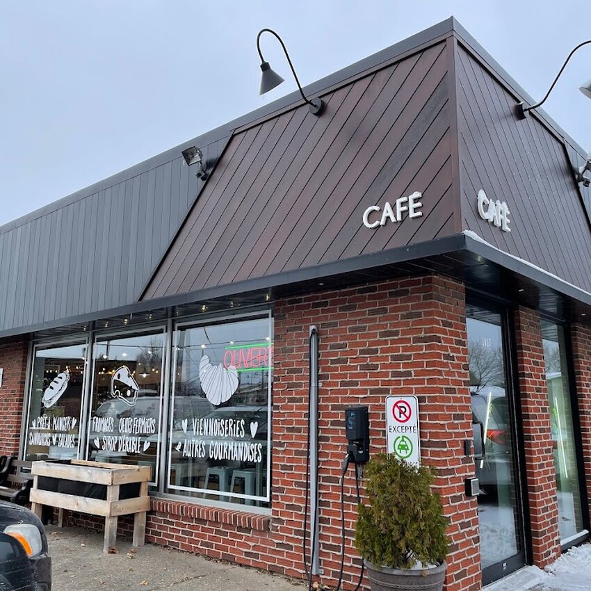 Caf&eacute; Ruban Bleu - Restaurants in Mercier