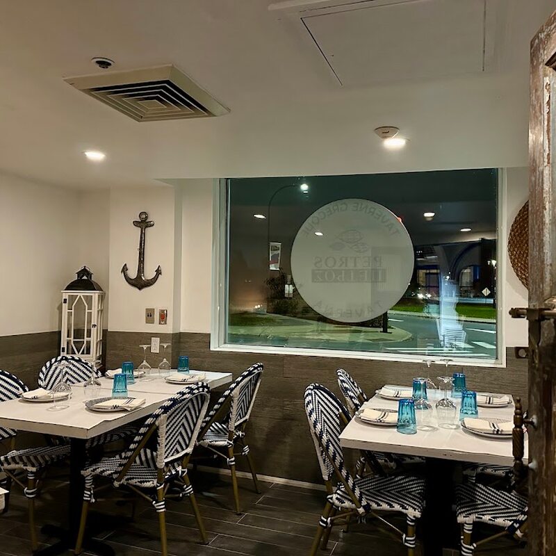 Petros Taverne Grecque - Restaurants in Montreal