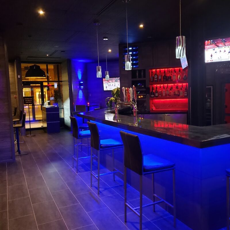 L'Envers Resto-Ambiance - Grill, Italian, Pizza, Salads, Pasta Restaurants in Quebec
