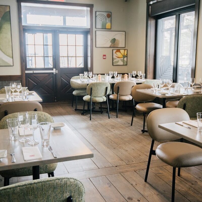 Bistro 4 Saisons - Brunch Restaurants in Magog