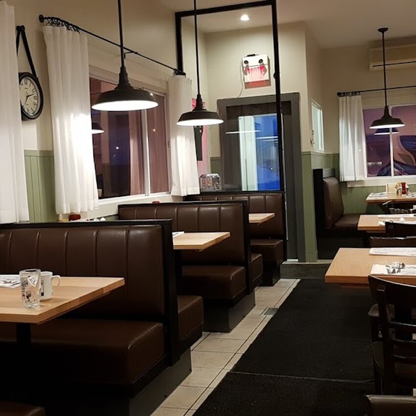 Restaurant Terrasse Du Lac - Montreal BBQ, Sandwiches, Rotisseries, Salads, Grill, Poutine Open Now Restaurants